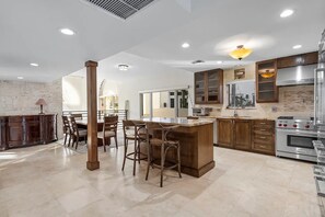 Microwave, oven, stovetop, dishwasher - Waterfront 5 Bed/5Bath Home-Pool, Dock, Las Olas

 (Fort Lauderdale)