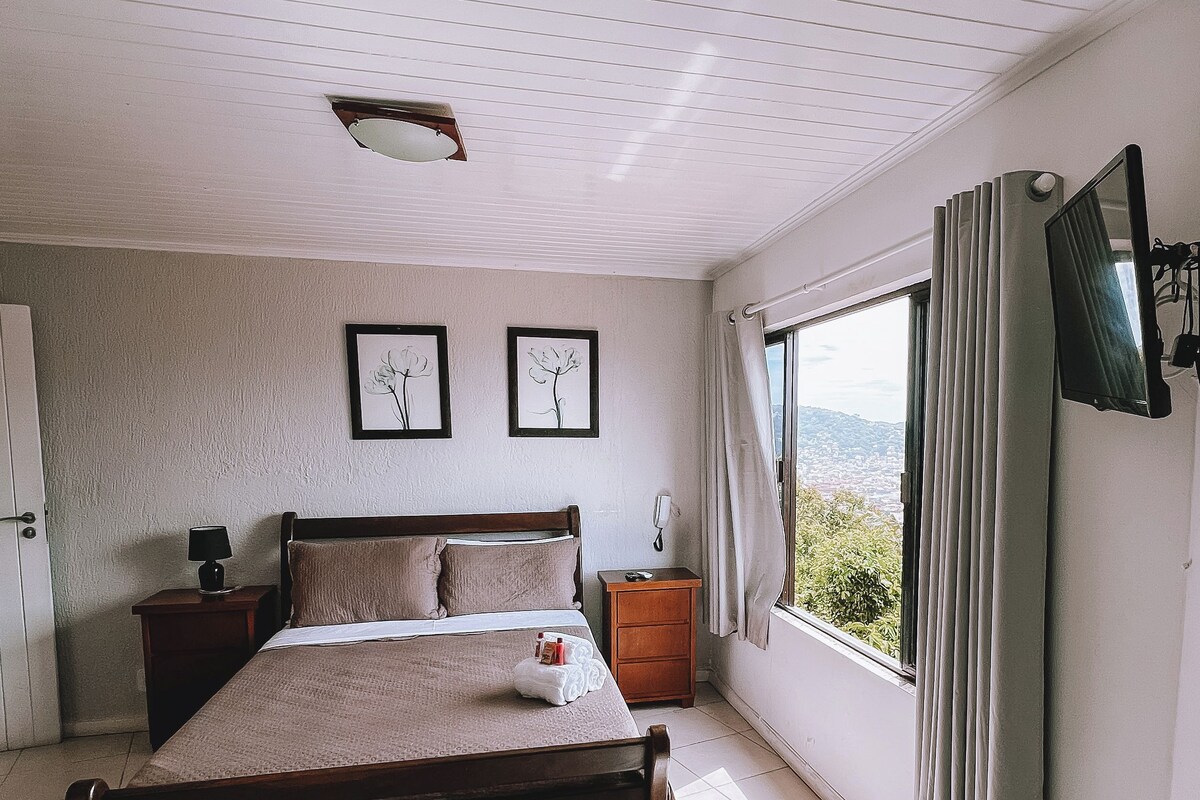 Habitación triple familiar, varias camas | Wifi gratis y ropa de cama