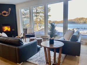 Téléviseur connecté, foyer, jeux vidéo, table de baby-foot