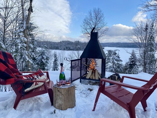 Luxury Panoramic Lakeview Cottage w/ Spa, Game Room & Beach