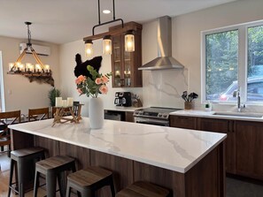 雪櫃、微波爐、焗爐、爐具