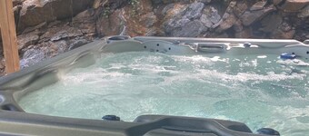 Nature's Paradise Luxury Lakeside Retreat SPA