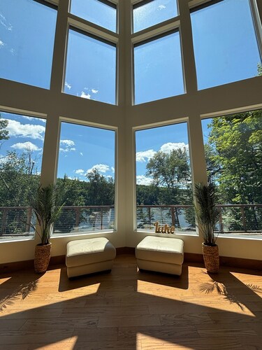 Nature's Paradise Luxury Lakeside Retreat SPA