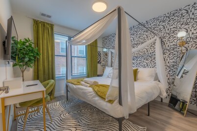 Opulence in Olive with Free Parking+EV Charge. 2 Bath & Sleeps 8.✨20% OFF 7days✨