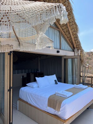 Exclusive Studio Suite, Ocean View | Egyptian cotton sheets, premium bedding, minibar, in-room safe