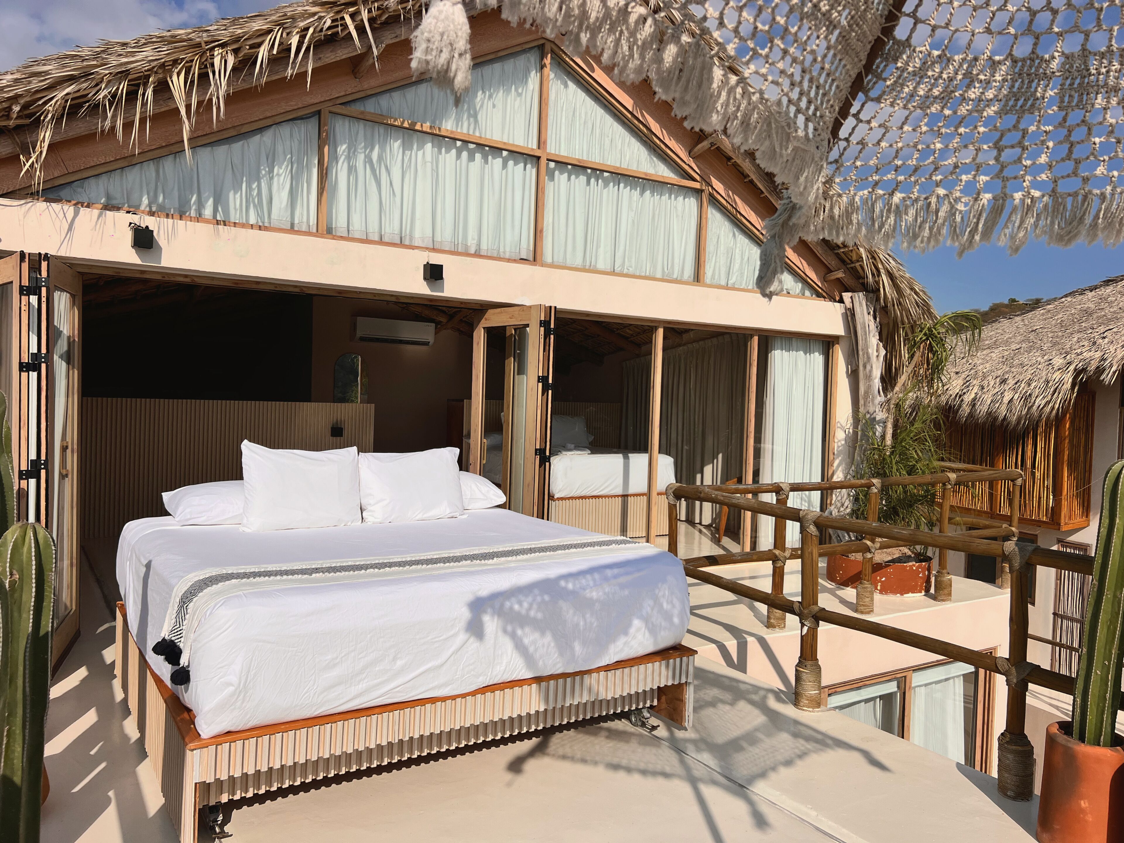 Egyptian cotton sheets, premium bedding, in-room safe, blackout curtains