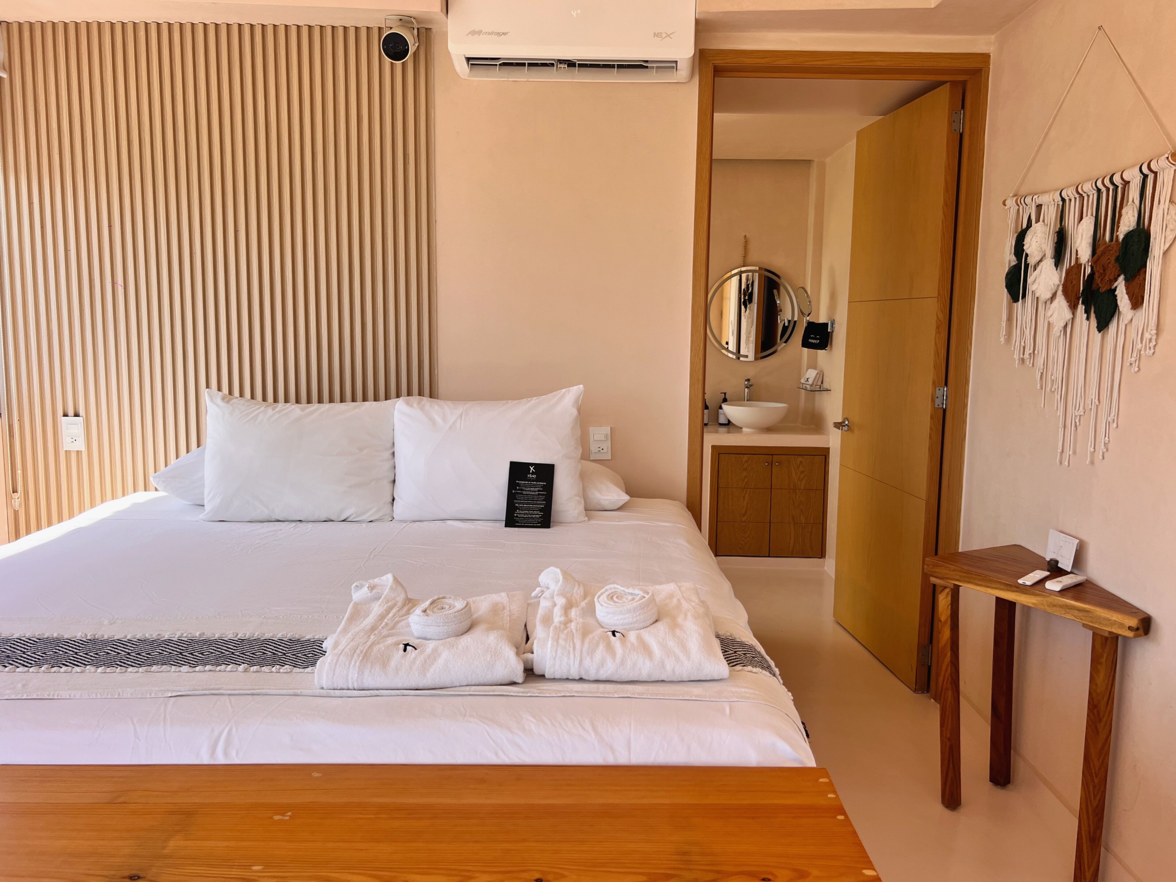 Standard Room, 1 Queen Bed, Pool View