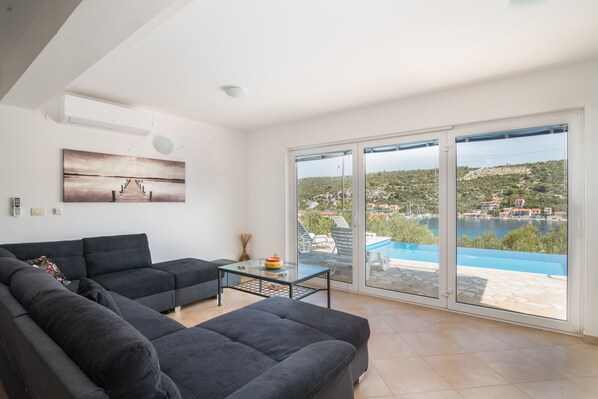 Living area - Glorious villa with infinity pool on peacefull island (Drvenik Veli)