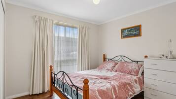 3 bedrooms, internet