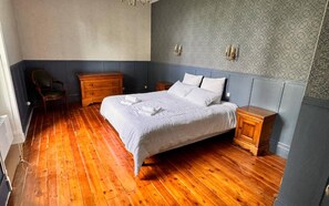 8 Schlafzimmer, BĂŒgeleisen/BĂŒgelbrett, BettwĂ€sche