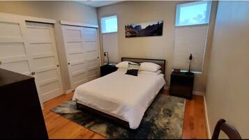 1 habitación, tabla de planchar con plancha, wifi y ropa de cama