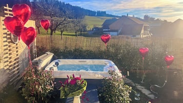 Romantisches Ferienhaus, 1 Schlafzimmer, Whirlpool, Talblick | Eigener Whirlpool