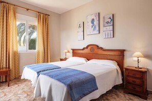 4 chambres, fer et planche à repasser, Wi-Fi gratuit, draps fournis