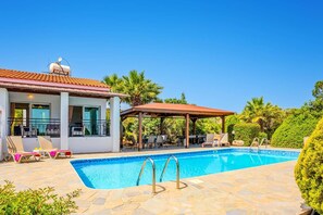 Pool - Villa Niovella by Villa Plus (Neo Chorio)