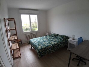 5 bedrooms, iron/ironing board, free WiFi, bed sheets