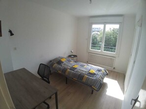 5 bedrooms, iron/ironing board, free WiFi, bed sheets