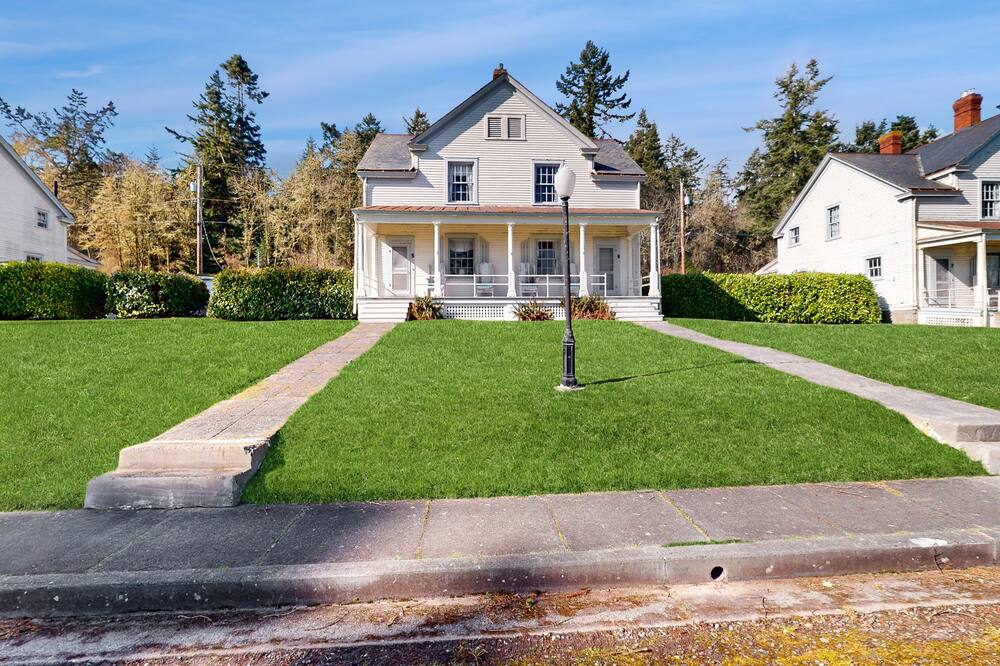 Water view home with porch & fireplace, walk to Fort Casey SP & ferry