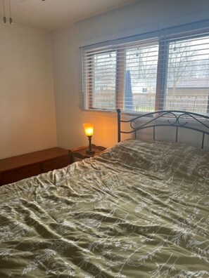 3 quartos, ferros/tábuas de passar roupa, Wi-Fi, roupa de cama