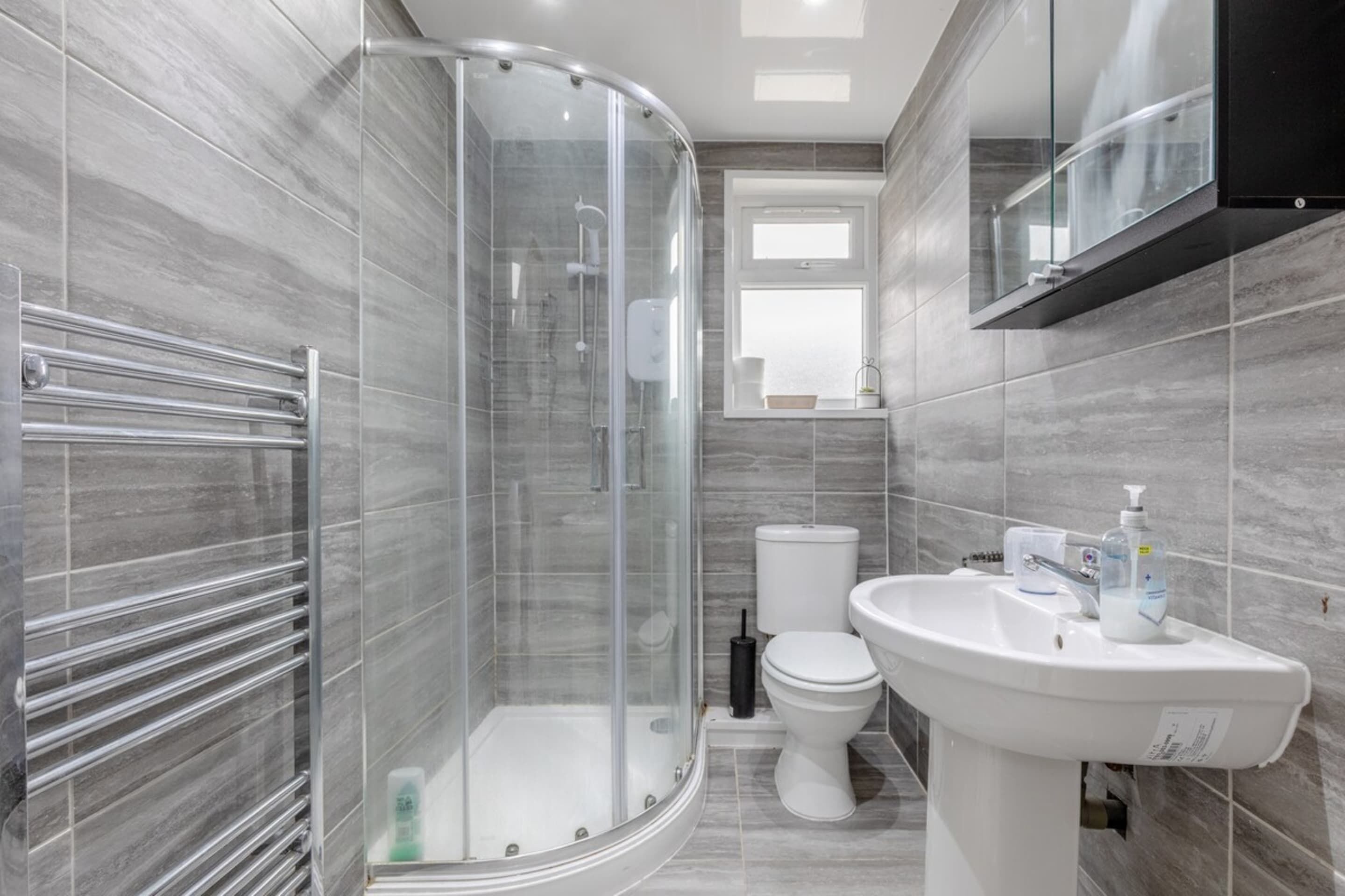 Basic House | Bathroom