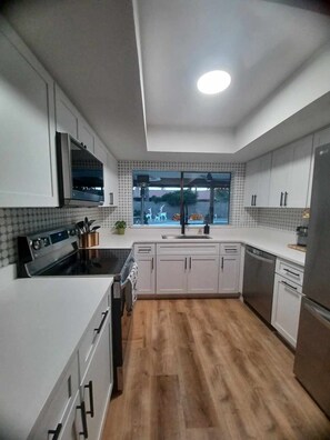 Fridge, microwave, oven, stovetop - North Phoenix Beautiful Home. Huge Pool. Same events okay. (Phoenix)