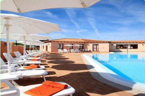 Appartement in Vignola Mare bij zandstrand
