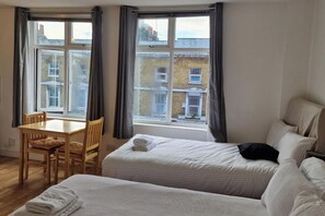 1 bedroom, iron/ironing board, free WiFi, bed sheets - Urban Retreat Studio Apartment in London (London)