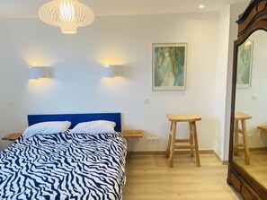 3 quartos, ferros/tábuas de passar roupa, Wi-Fi, roupa de cama