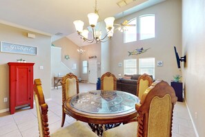 Interior - Spacious townhome with pool, full kitchen, W/D - snowbird friendly (Corpus Christi)