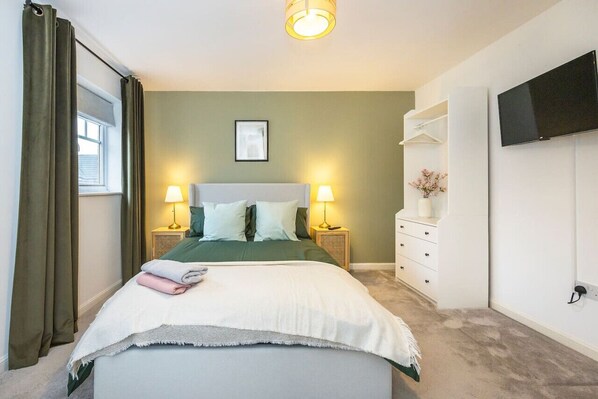 2 slaapkamers, een bureau, wifi