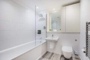 Bathroom - The Canary Hub based in Canary Wharf (Greater London)