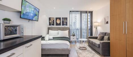 1 bedroom, desk, WiFi