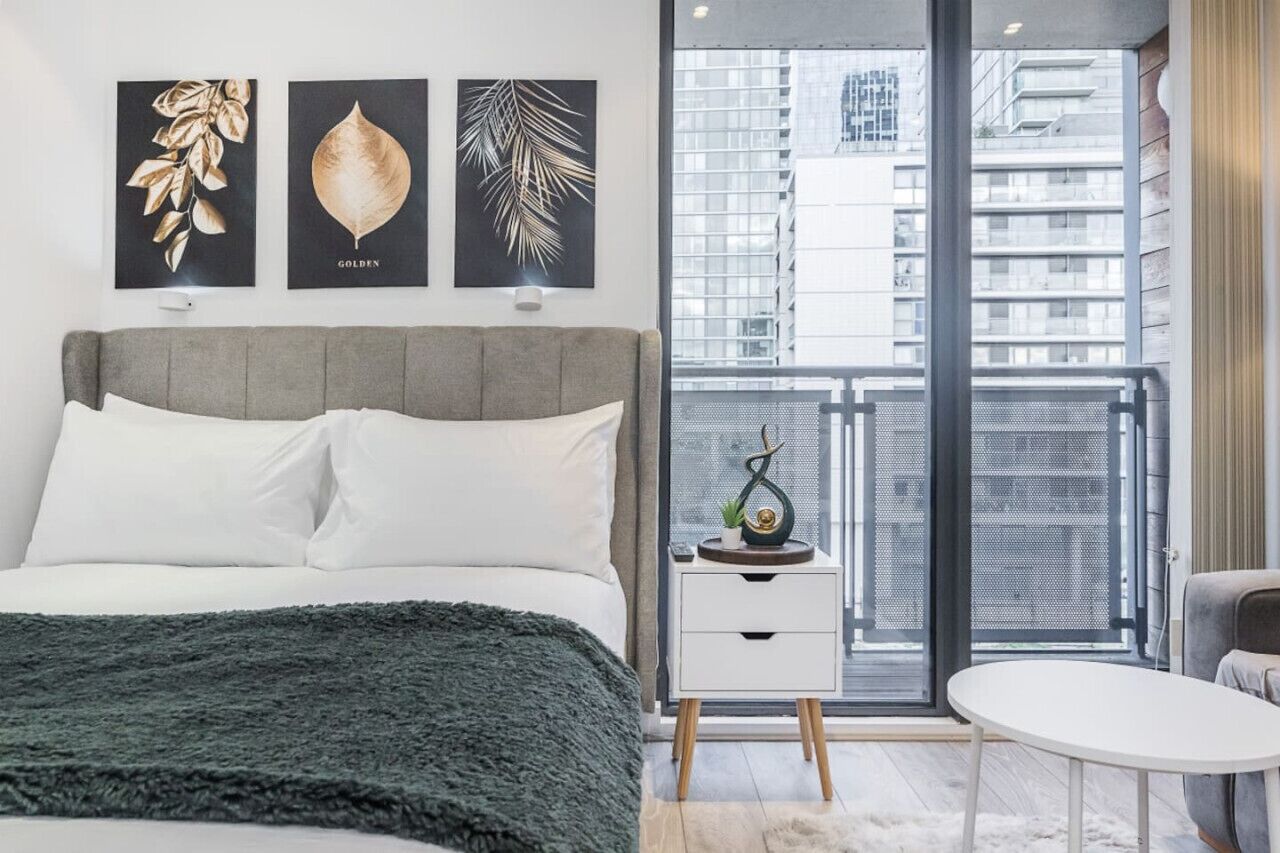 1 bedroom, desk, WiFi