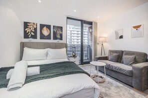 1 bedroom, desk, WiFi