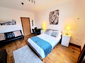 1 bedroom, desk, WiFi