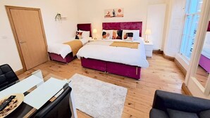 1 室のベッドルーム、デスク、WiFi