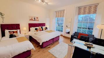 1 bedroom, desk, WiFi