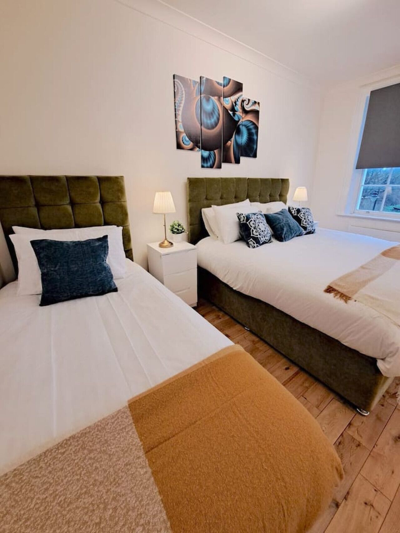 1 bedroom, desk, WiFi