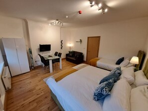 1 bedroom, desk, WiFi