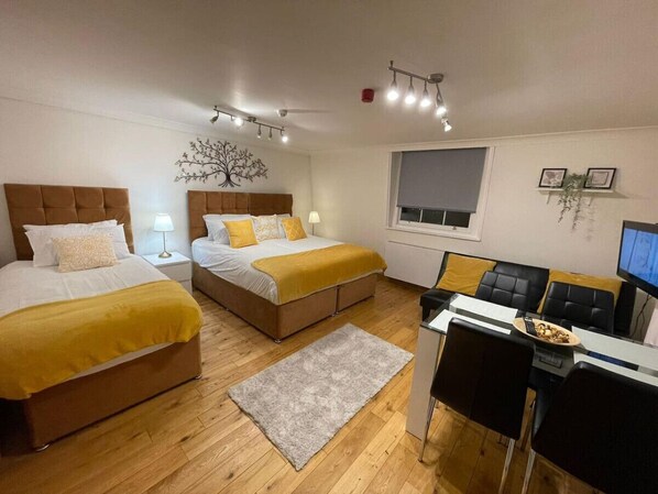 1 bedroom, desk, WiFi