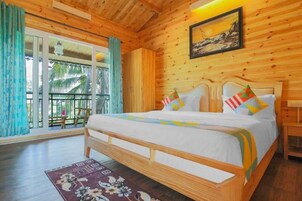 Romantic Cottage | Individually furnished, iron/ironing board, free WiFi