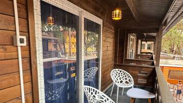 Romantic Cottage | Individually furnished, iron/ironing board, free WiFi