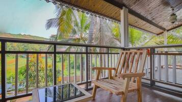 Romantic Cottage | 1 bedroom, individually furnished, iron/ironing board, free WiFi