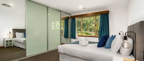 2 bedrooms, desk, iron/ironing board, free WiFi