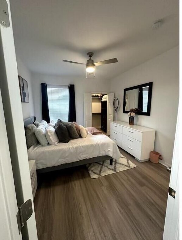 1 chambre, bureau, fer et planche à repasser, Wi-Fi gratuit