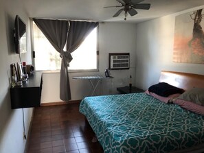 1 dormitorio, tabla de planchar con plancha, wifi