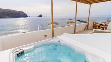 Klima Suite With Outdoor Jacuzzi Sea View | Ausblick vom Zimmer