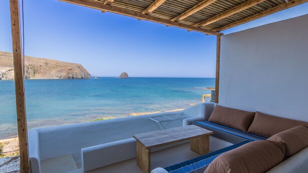 GERONTAS Suite Sea View with Outdoor Jacuzzi | Hiên