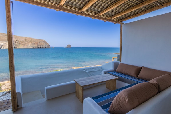 GERONTAS Suite Sea View with Outdoor Jacuzzi | Terraza o patio