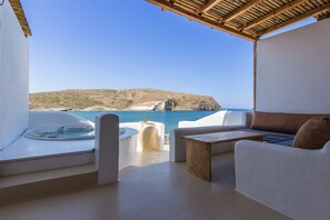 PROVATAS Suite Sea View with Outdoor Jacuzzi | Terras