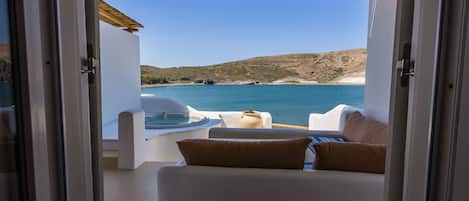 PROVATAS Suite Sea View with Outdoor Jacuzzi | Kameruitzicht